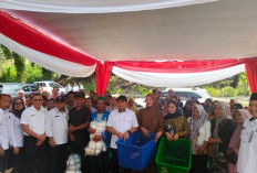 Dorong Produktivitas Nelayan, Pemkot Bengkulu Bagikan Ratusan Jaring dan Alat Pengolahan Ikan