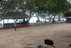 Anak Krakatau Masih Siaga, Wisata Pantai Carita Banten Mendadak Sepi
