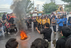 Demo di DPRD Bengkulu, Ini 5 Tuntutan Mahasiswa soal Pendidikan dan Kesejahteraan Guru