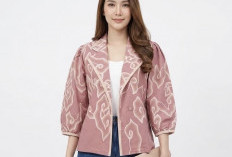 Batik Bisa Jadi Outfit Harian, Ini Trik Padu Padannya agar Makin Stylish