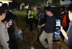 Patroli Gabungan di Pantai Zakat, Petugas Sita Samurai dan Puluhan Liter Tuak
