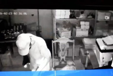 Detik-Detik Toko Harry Cell Terekam CCTV Dibobol Maling Dini Hari, Rokok dan Voucher Raib Hitungan Menit